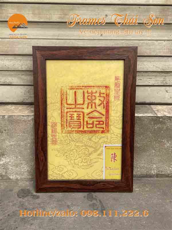 Mẫu khung tranh ấn Hoàng Thành Thăng Long Hà Nội bản F3cm màu nâu vân gỗ