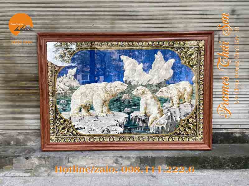 Mẫu khung tranh thảm gia đình gấu khổ 100x150cm bản 10cm màu nâu gỗ sáng