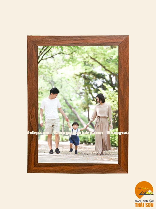 Mẫu khung ảnh gia đình màu nâu vân gỗ