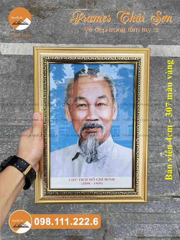 Mẫu ảnh chân dung Bác Hồ khổ 20x30cm viền 4cm màu vàng