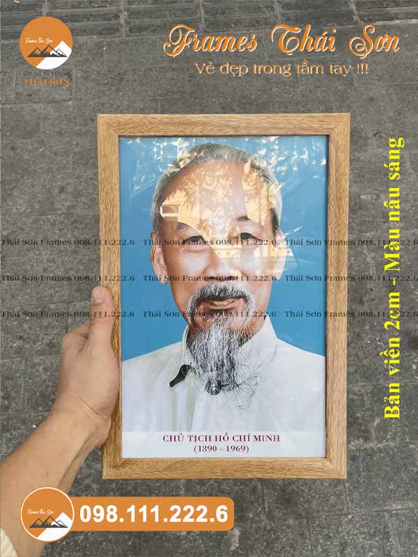 Mẫu ảnh chân dung Bác Hồ khổ 20x30cm viền 2cm màu nâu sáng