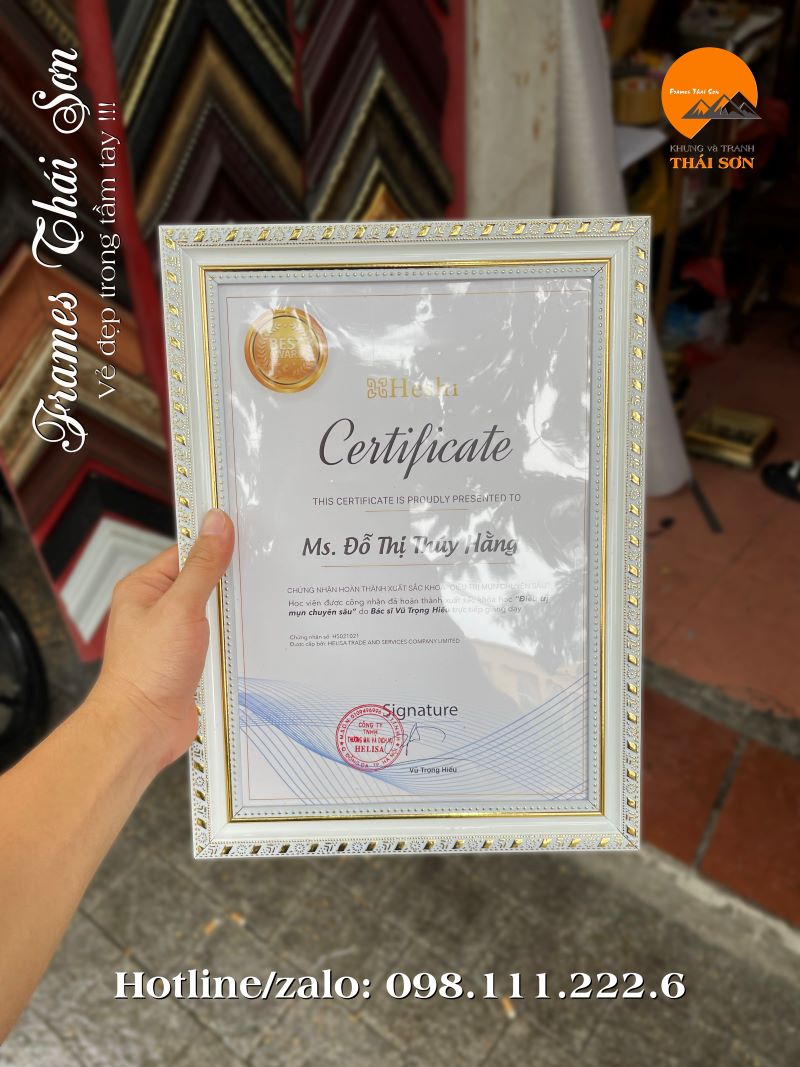 Khung Certificate màu trắng tràm hoa văn bản 3cm cơ bản