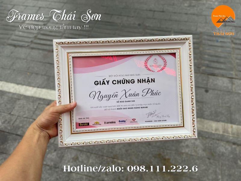 Khung bằng chứng nhận bản 5cm cao cấp màu trắng hoa văn bắt mắt