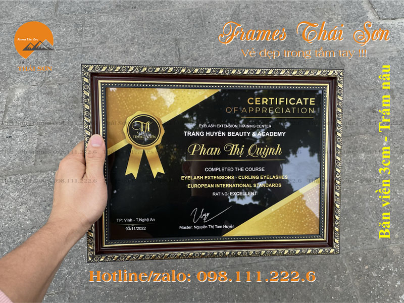 mau-khung-bang-khen-a4-ban-tram-nau-ngang-1_2