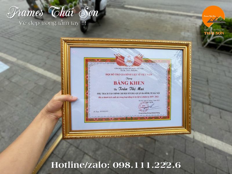 Khung bằng khen quốc dân bản 3cm màu trám vàng