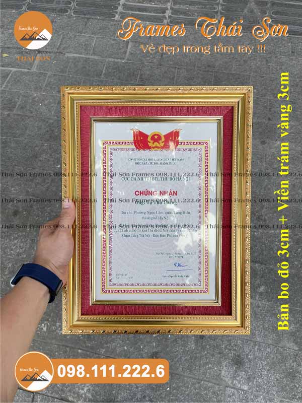 Mẫu khung bằng khen khổ A4 với bản viền trám vàng 3cm và bo đỏ 3cm khổ dọc