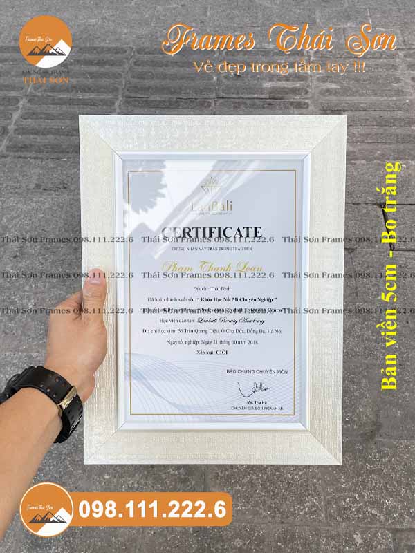 Mẫu khung bằng khen khổ A4 viền 5cm màu trắng chỉ trắng khổ dọc