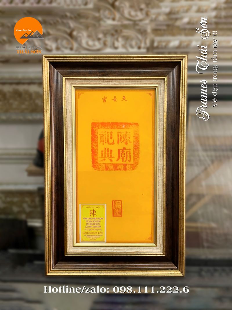Mẫu khung tranh ấn đền Trần bản 2 lớp bo 3cm màu nâu vàng cổ điển