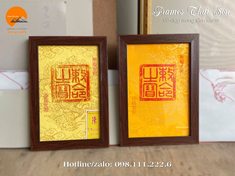 Mẫu khung ấn Hoàng Thành Thăng Long màu nâu vân gỗ bản 3cm tinh tế