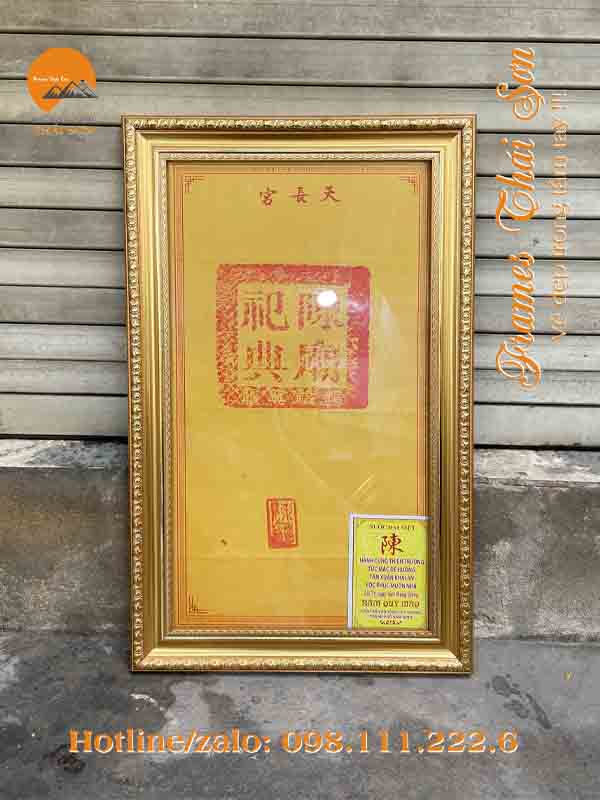 Mẫu khung tranh ấn đền Trần Nam Định bản 5cm màu vàng hoa văn