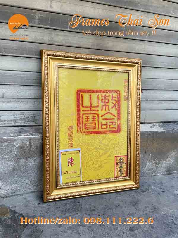 Mẫu khung tranh ấn Hoàng Thành Thăng Long Hà Nội bản 5cm màu vàng hoa văn