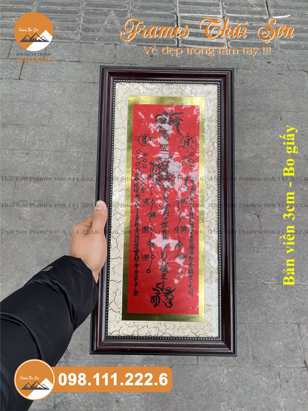 Mẫu khung tranh chữ khổ 20x50cm bản viền 3cm màu nâu chỉ hạt cườm với bo giấy