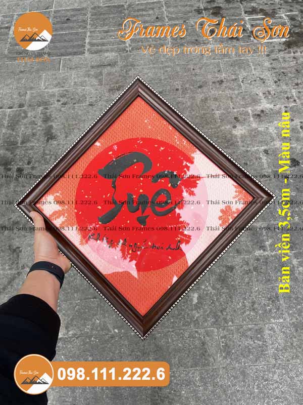 Mẫu khung tranh chữ khổ 30x30cm viền 3,5cm màu nâu
