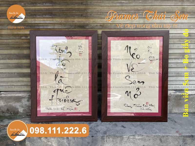 Mẫu khung tranh chữ khổ 30x50cm viền 5cm màu nâu sần có bo giấy