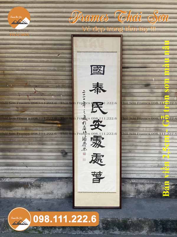 Mẫu khung tranh chữ khổ 50x170cm viền gỗ tròn 2,5cm màu nâu