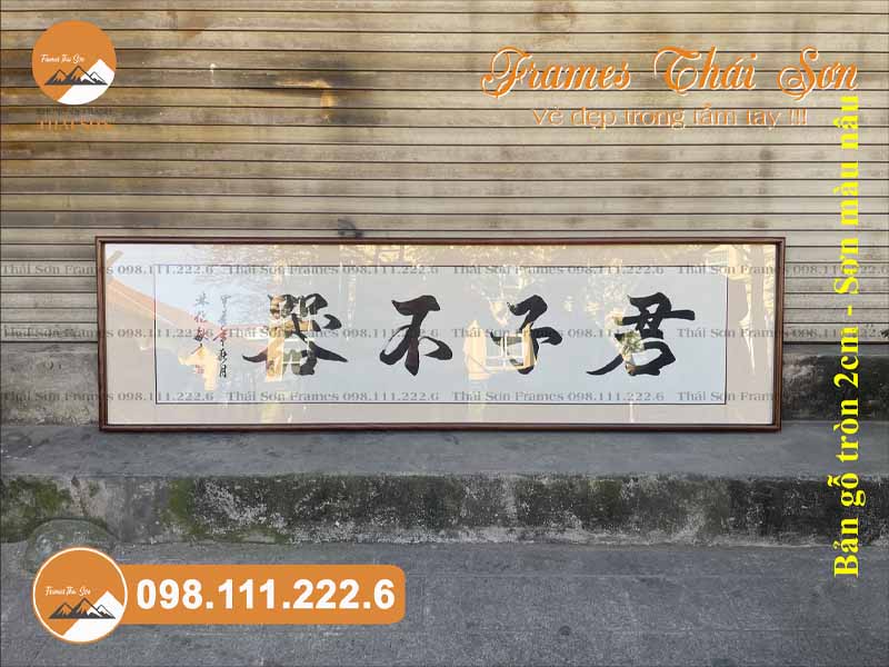 Mẫu khung tranh chữ khổ 55x140cm viền gỗ tròn 2cm màu nâu