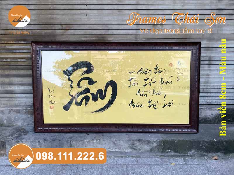 Mẫu khung tranh chữ khổ 70x120cm viền 8cm màu nâu