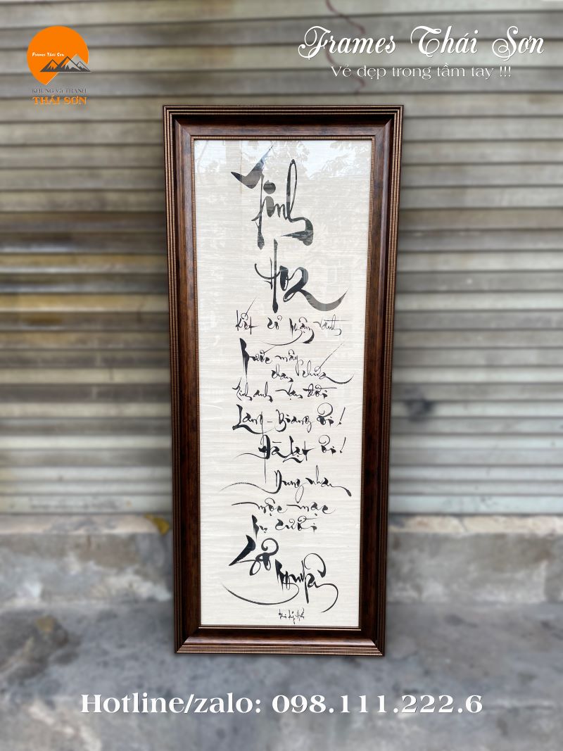 Mẫu khung tranh chữ thư pháp khổ dọc kích thước 50 x 140cm bản 6cm gam màu nâu cafe