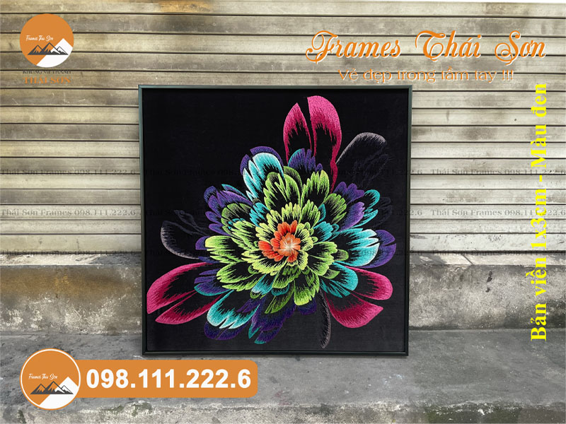 Mẫu khung tranh khăn lụa khổ 60x60cm bản viền 1x3cm màu đen