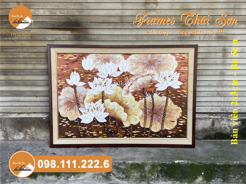 Mẫu khung tranh sơn dầu khổ 60x90cm bản viền 2x3cm với bo 5cm