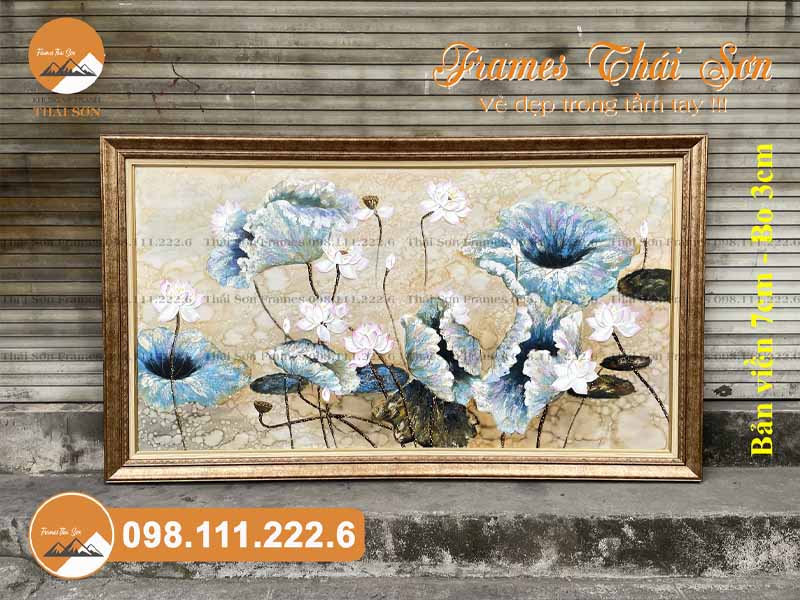 Mẫu khung tranh sơn dầu khổ 70x120cm viền 7cm màu vàng bo 3cm