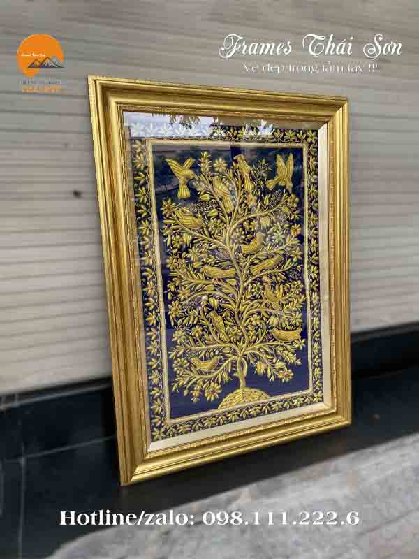 Mẫu khung tranh thảm Dubai khổ 60x90cm bản bo 5cm viền 8cm màu vàng hàng NK