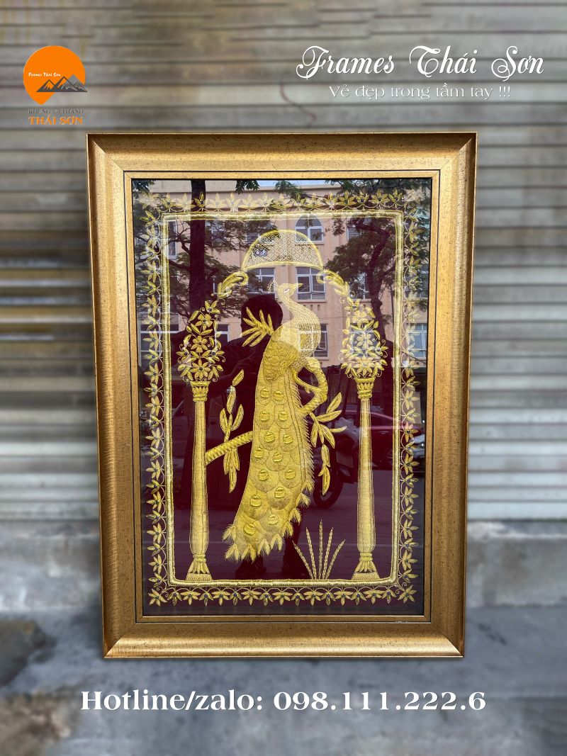 Mẫu khung tranh thảm Dubai hàng Việt Nam bản 8cm kích thước 60 x 90cm màu vàng