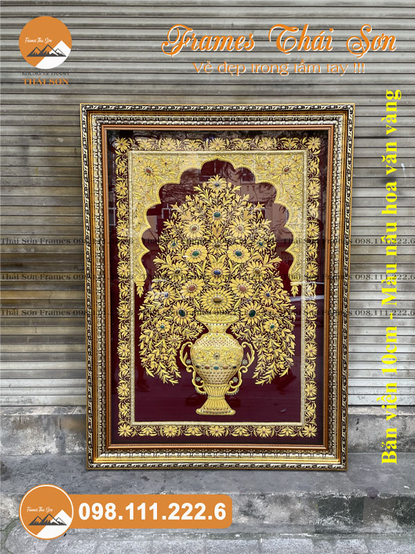 Mẫu khung tranh thảm Dubai khổ 60x90cm màu nâu hoa văn vàng