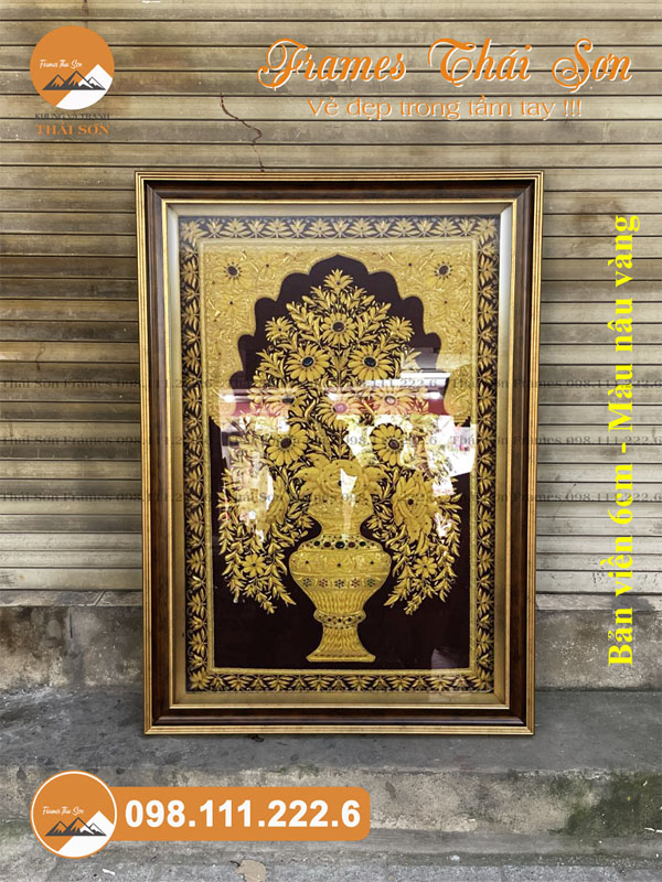 Mẫu khung tranh thảm Dubai khổ 60x90cm bản 6cm màu nâu vàng