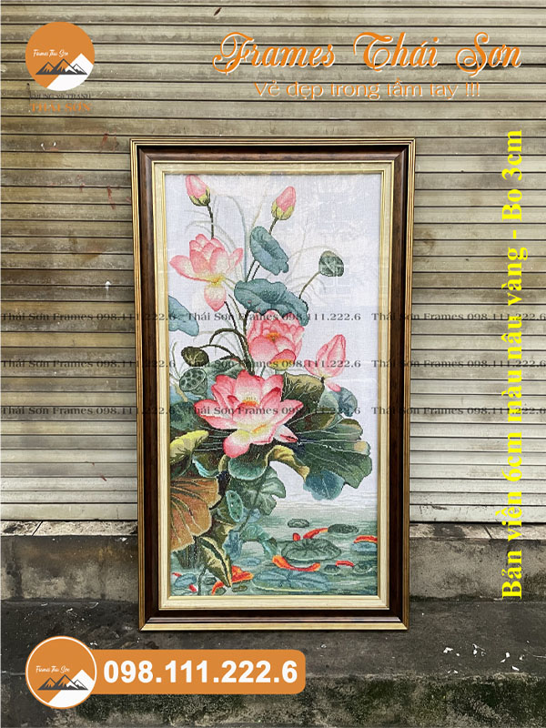 Mẫu khung tranh thêu khổ 60x120cm bản viền 6cm màu nâu vàng với bo 3cm