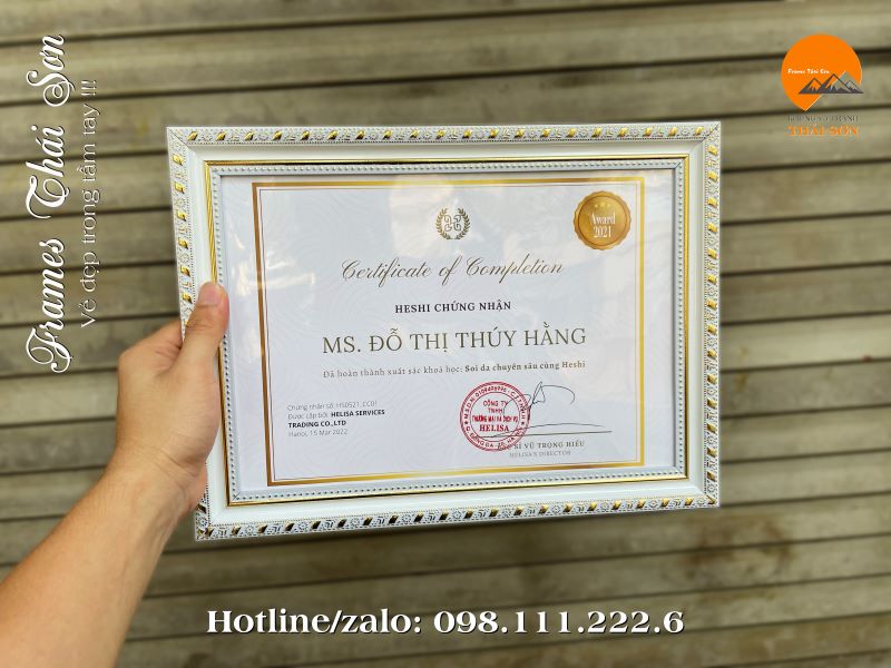 Khung certificate of completion gam màu tràm trắng bản 3cm